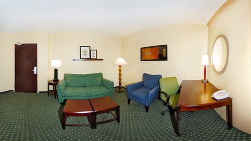 Springhill Suites Prince Frederick Exterior photo
